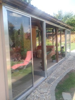 Hliníková posuvná stěna se sklem nebo polykarbonátem / cena za m² Hliníková posuvná stěna se sklem nebo polykarbonátem / cena za m²