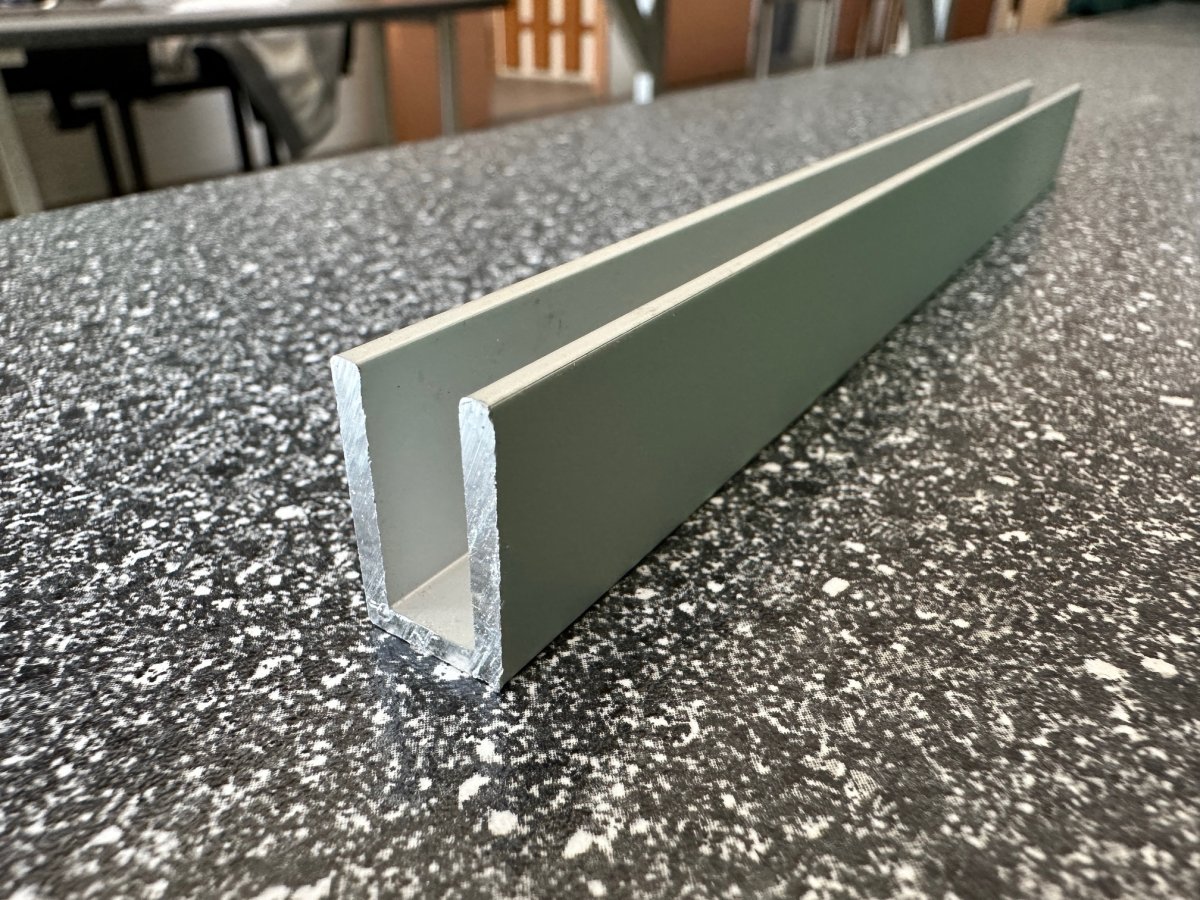 Hliníkový profil ukončovací U 10 mm Nízký 6400 mm Hliníkový profil ukončovací U 10 mm Nízký 6400 mm